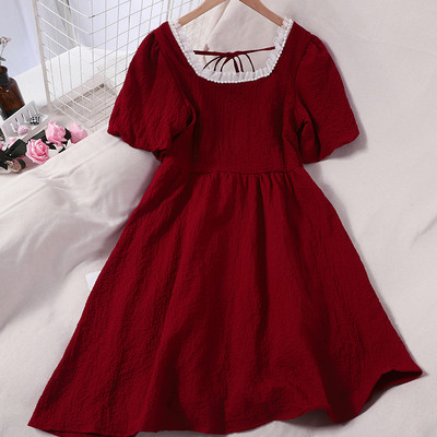 Προσαρμοσμένο μοντέλο φόρεμα με κοντά μανίκια και στρογγυλή λαιμόκοψη