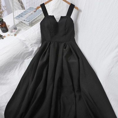 Kaasaegne naiste kleit rihmadega – mitmes värvitoonis