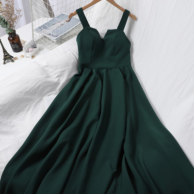 Kaasaegne naiste kleit rihmadega – mitmes värvitoonis