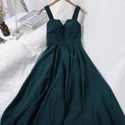 Kaasaegne naiste kleit rihmadega – mitmes värvitoonis