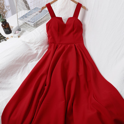 Kaasaegne naiste kleit rihmadega – mitmes värvitoonis