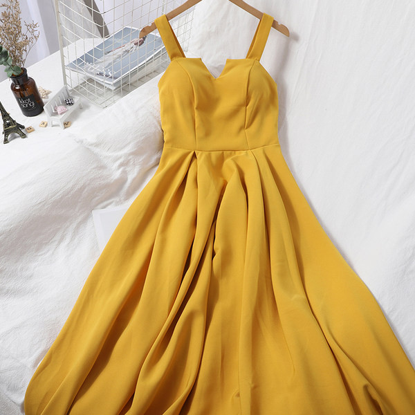 Kaasaegne naiste kleit rihmadega – mitmes värvitoonis