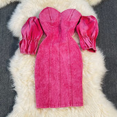 Testhezálló női ruha csupasz váll