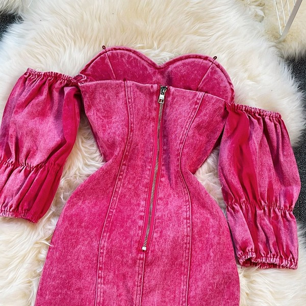 Testhezálló női ruha csupasz váll