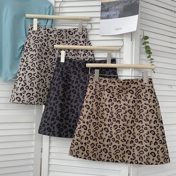 Naiste vabaaja seelik leopardimustriga – kõrge vöökoht