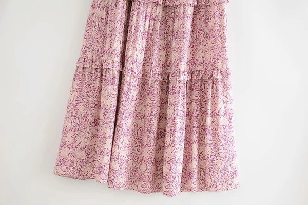 Μακρύ γυναικείο φόρεμα με λουλουδάτο μοτίβο και κοντά μανίκια