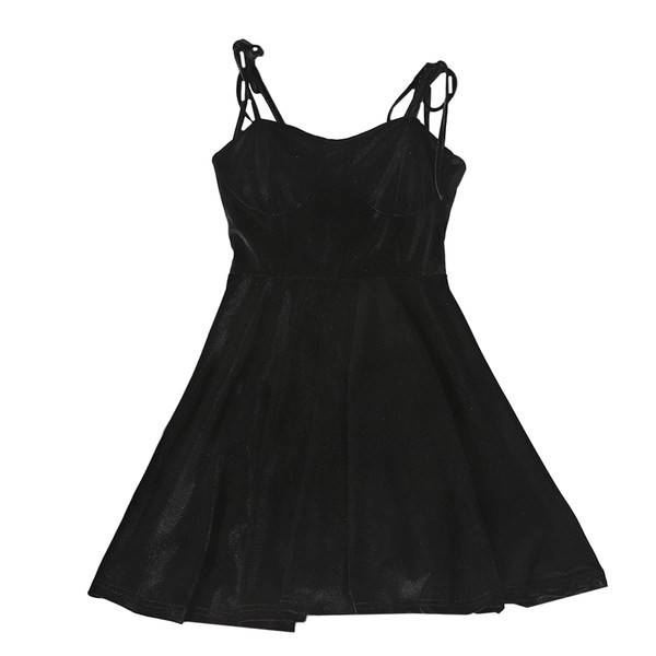 Модерна дамска разкроена рокля с тънки презрамки - от кадифе