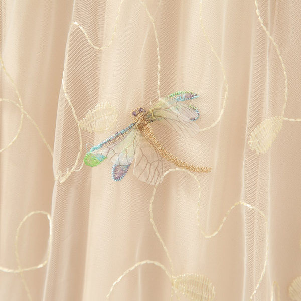 Μοντέρνα μακριά φούστα με δαντέλα