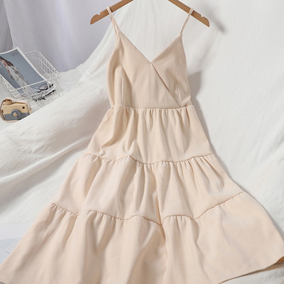 Μοντέρνο φόρεμα με λεπτά τιραντάκια  - κομμένο μοντέλο