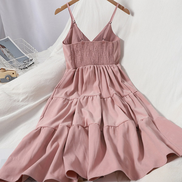 Μοντέρνο φόρεμα με λεπτά τιραντάκια  - κομμένο μοντέλο