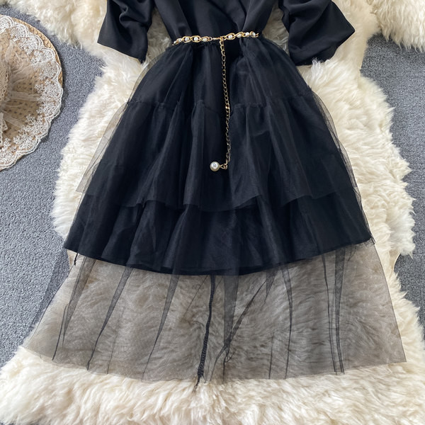 Naiste moodne tülli ja metallketiga kleit