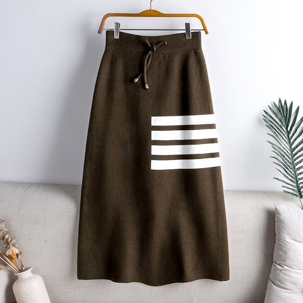 Uue mudeli lipsudega ja elastse vöökohaga naiste seelik