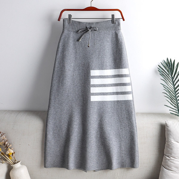 Uue mudeli lipsudega ja elastse vöökohaga naiste seelik