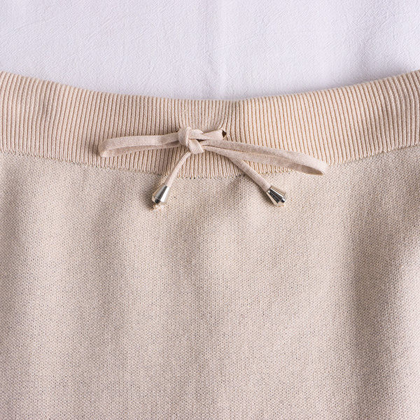 Uue mudeli lipsudega ja elastse vöökohaga naiste seelik