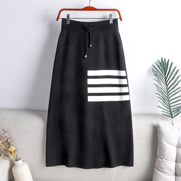 Uue mudeli lipsudega ja elastse vöökohaga naiste seelik