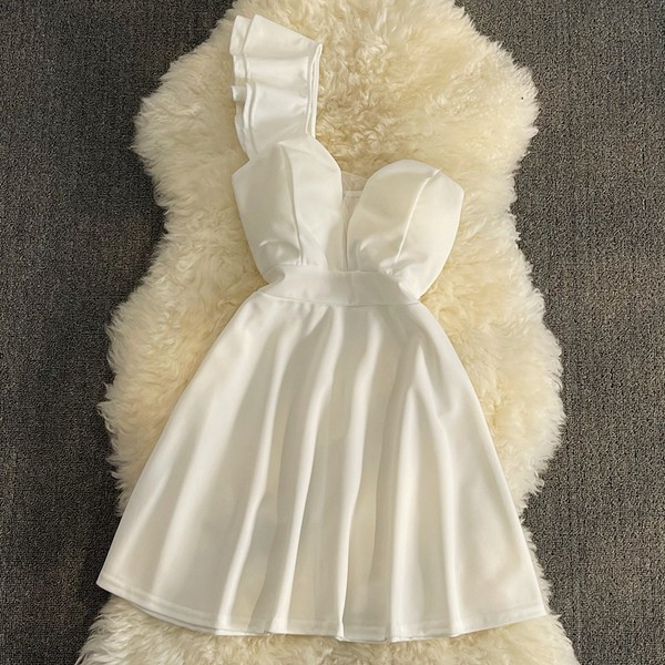 Stiilne ühe rihmaga naiste kleit must-valge