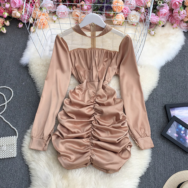 Stiilne naiste kleit pikkade varrukate ja lukuga