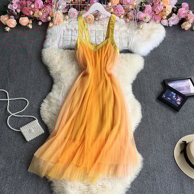 Κομψό γυναικείο φόρεμα με τούλι και τιράντες