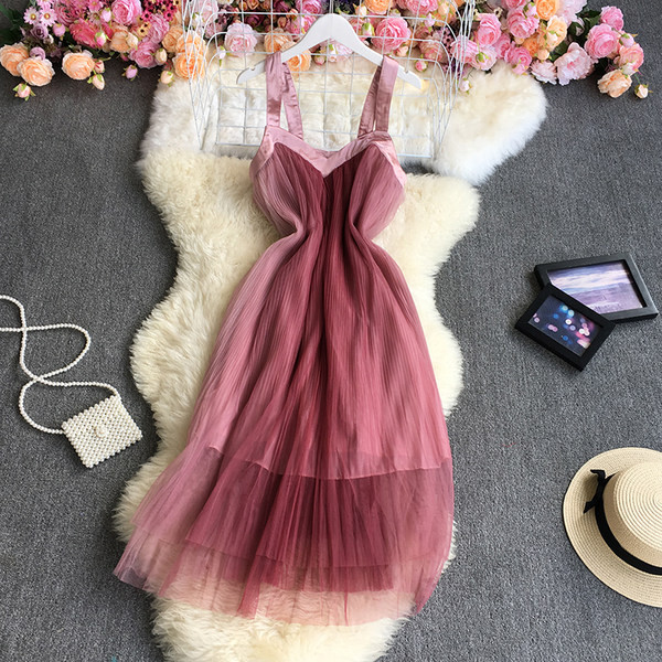 Κομψό γυναικείο φόρεμα με τούλι και τιράντες