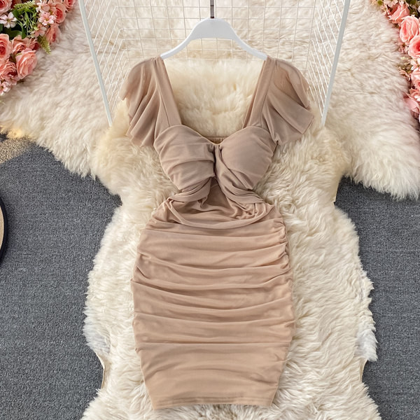 Naiste moodne mitmes värvitoonis kandilise kaelusega kleit