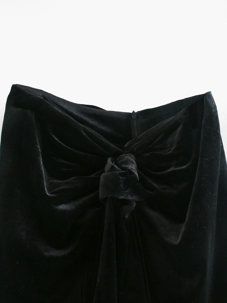 Lühike sametine narmastega seelik