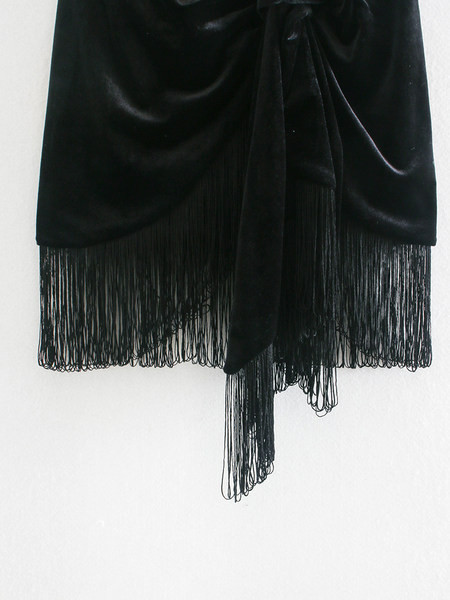 Lühike sametine narmastega seelik