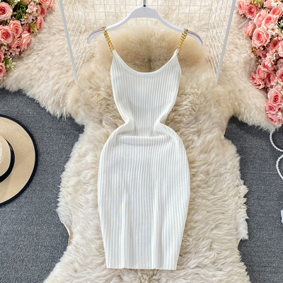 Naiste liibuv metallrihmadega kleit