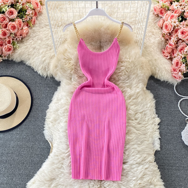 Naiste liibuv metallrihmadega kleit