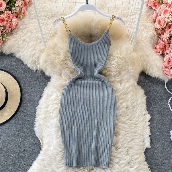 Naiste liibuv metallrihmadega kleit