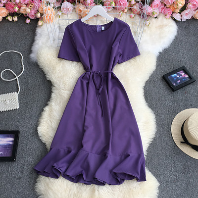 Moodne lühikeste varrukatega naiste kleit