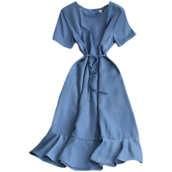 Moodne lühikeste varrukatega naiste kleit