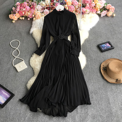 Pikk naiste kleit vööga