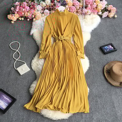 Pikk naiste kleit vööga