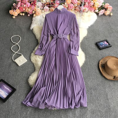 Pikk naiste kleit vööga