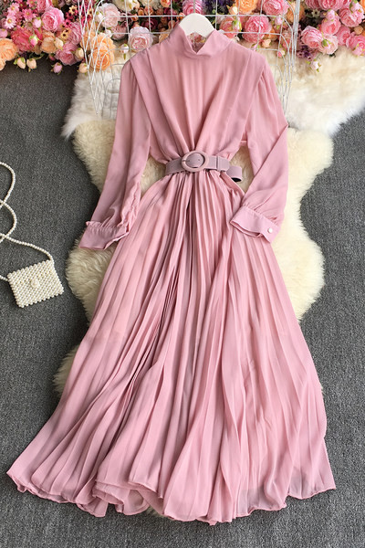 Pikk naiste kleit vööga