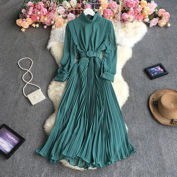 Pikk naiste kleit vööga