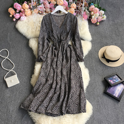 Μοντέρνο γυναικείο φόρεμα με μακριά μανίκια και ελαστική μέση