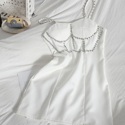 Moodne naiste lühike kivikeste ja õhukeste rihmadega kleit