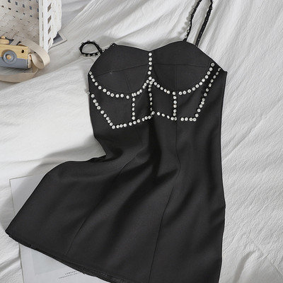 Moodne naiste lühike kivikeste ja õhukeste rihmadega kleit