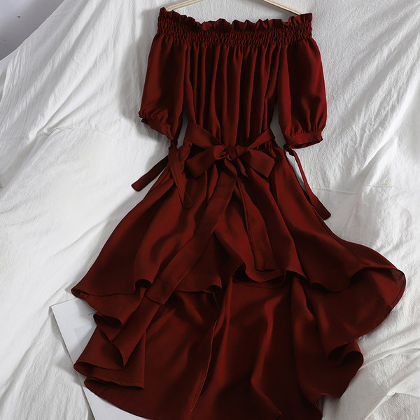 Novi model asimetrične ženske haljine sa lađa izrezom i pojasom