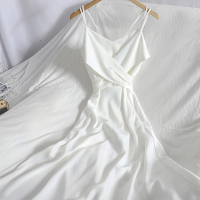 Moodne naiste kleit õhukeste rihmadega – mitmes värvitoonis