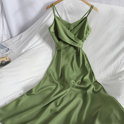 Moodne naiste kleit õhukeste rihmadega – mitmes värvitoonis