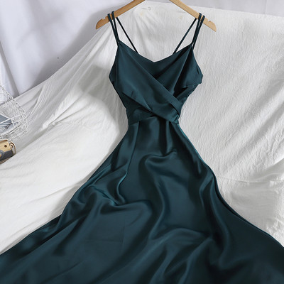 Moodne naiste kleit õhukeste rihmadega – mitmes värvitoonis