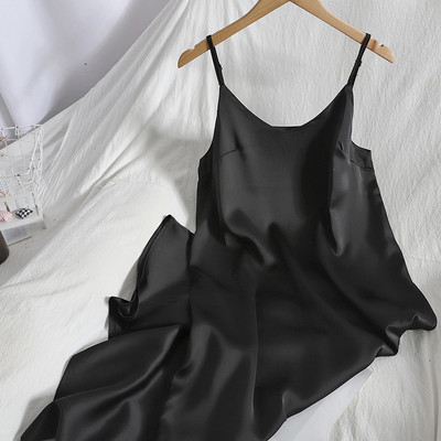 Moodne õhukeste rihmadega kleit – tavaline mudel