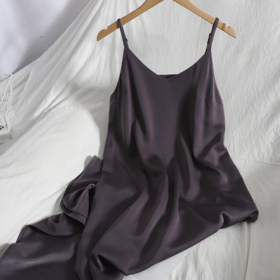 Moodne õhukeste rihmadega kleit – tavaline mudel