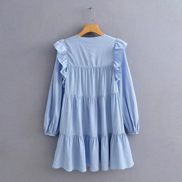 Lihtne lai lokkidega kleit