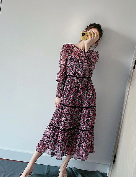 Naiste pikk lillemustriga šifoonist kleit