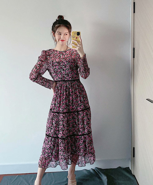 Naiste pikk lillemustriga šifoonist kleit