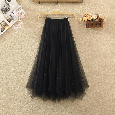 Naiste pikk tülli ja pärlitega seelik