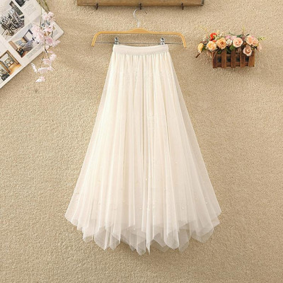 Naiste pikk tülli ja pärlitega seelik